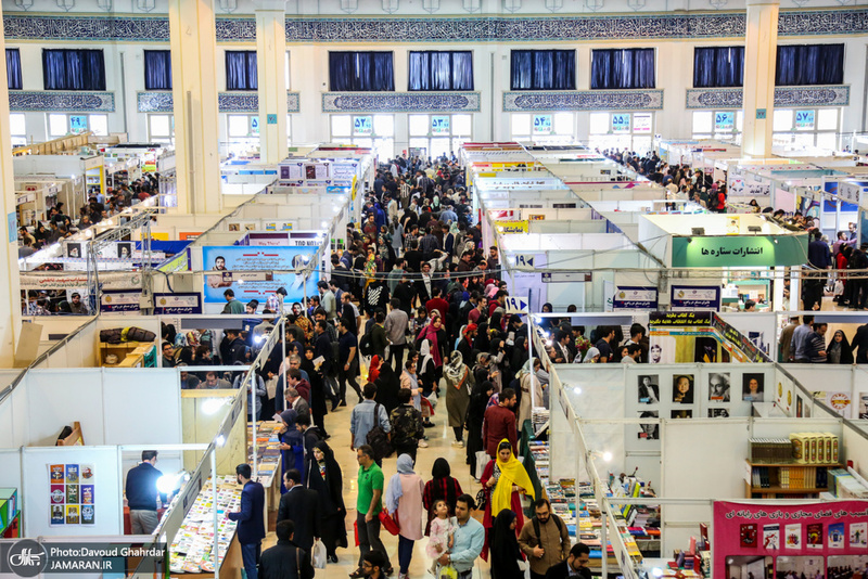 غرفه موسسه تنظیم و نشر آثار امام خمینی(س) در نمایشگاه بین المللی کتاب تهران