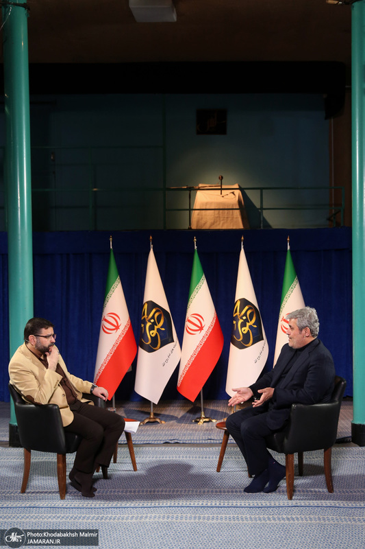 گفتگو حضور با تاجگردون