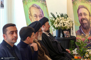 دیدار سید حسن خمینی با خانواده شهیدان لاریجانی