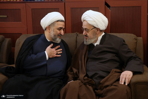 حضور شخصيت هاي سياسي در منزل مرحوم آیت الله بجنوردی 1