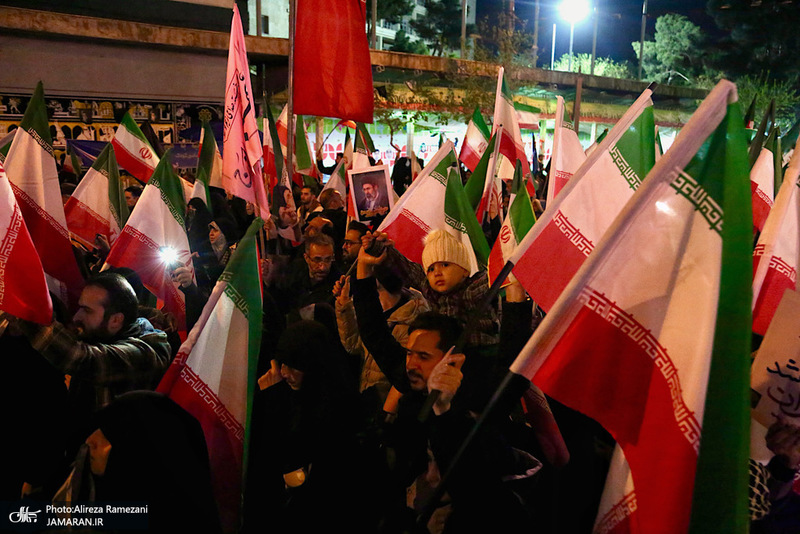 حركت دسته مردمى پرچمداران ايران به مناسبت روز جمهوری اسلامی ایران