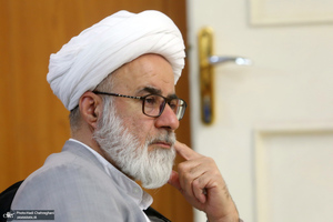 نشست نگاهی دوباره به منشور روحانیت امام(س) در قم