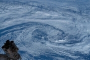 انتشار تصویر شگفت انگیز یک طوفان گرمسیری توسط ناسا