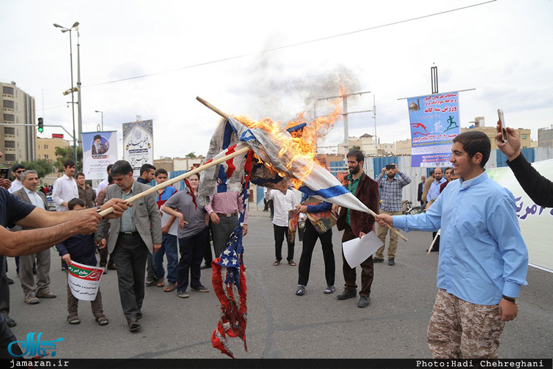 راهپیمایی نمازگزاران نماز جمعه قم در واکنش به خروج آمریکا از برجام