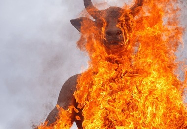 ماجرای آتش‌زدن مجسمه بعل در راهپیمایی 22 بهمن چیست؟