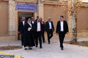 بازدید سفیر ازبکستان در ایران از بیت تاریخی امام در خمین