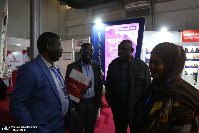 حضور عارف در نمایشگاه دستاوردهای صادراتی ایران