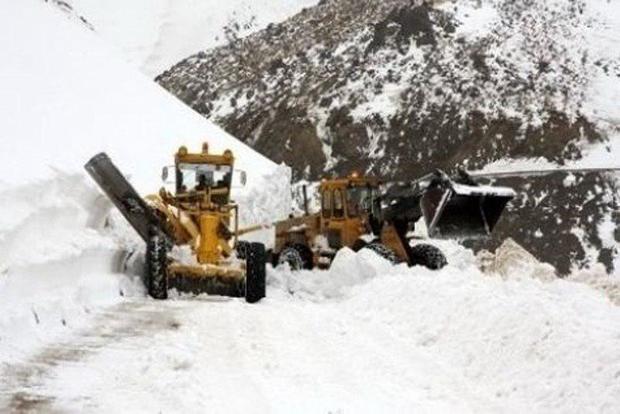 کولاک برف گردنه های چهارمحال وبختیاری را فراگرفت