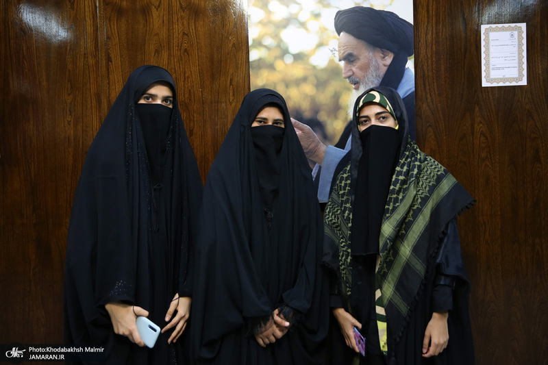 بازدید جمعی از دانشجویان فعال فرهنگی سیاسی و اجتماعی دانشگاه های استان هرمزگان از بیت امام خمینی (س)در جماران