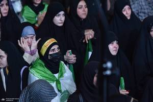 پنجاه و هشتمین اجتماع پر شور مردم در میدان انقلاب -۲