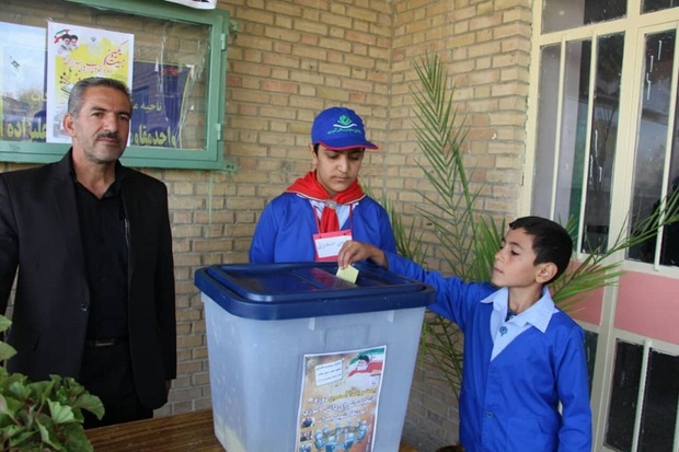 انتخابات شوراهای دانش آموزی تمرینی برای تقویت مردم سالاری است