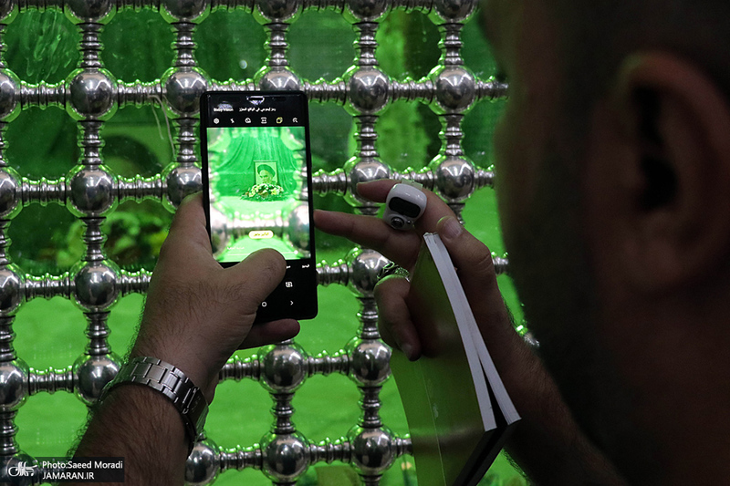 ادای احترام جمعی از موکب داران عراقی نسبت به مقام شامخ حضرت امام(س)