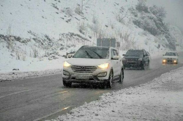 بارش  برف و مه گرفتگی در جاده کرج - چالوس