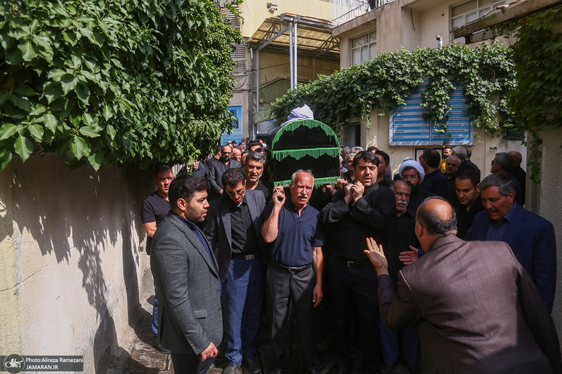 مراسم تشییع آیت الله حسن صانعی (ره) از حسینیه جماران - 3