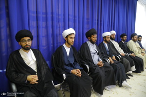 عمامه گذاری طلاب در روز میلاد پیامبر اکرم (ص) و امام صادق (ع) توسط مراجع تقلید