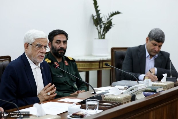 عارف: در شرایطی که دشمن در پی ایجاد ناآرامی است، هرگونه اختلاف سلیقه‌ای که به شکاف و تنش منجر شود، بازی باخت ـ باخت خواهد بود/ راهبرد دولت حفظ و ارتقای سرمایه اجتماعی است و هر نوع اصلاح ساختاری نیز باید با نگاه فرهنگی و اجتماعی دنبال شود
