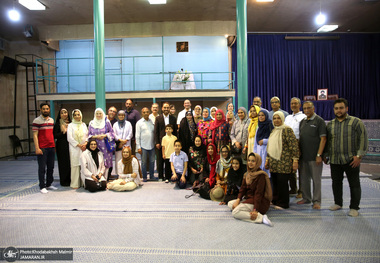 بازدید جمعی از گردشگران خارجی از جماران