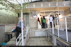 بازدید جمعی از شخصیتهای اجتماعی و فرهنگی کشورهای بوسنی و مقدونیه از بیت امام در جماران