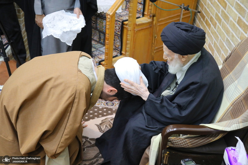 عمامه گذاری طلاب در روز عید مبعث توسط مراجع عظام تقلید‎‎