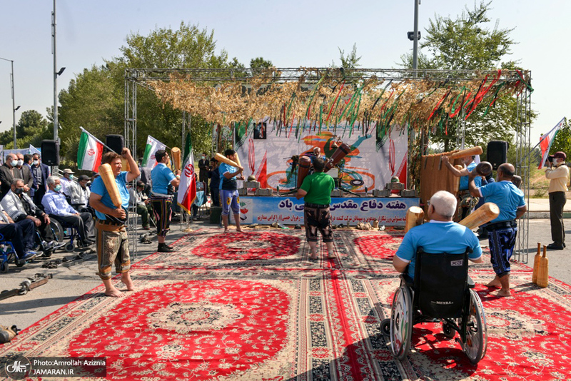 تجدید میثاق جمعی از خانواده های معظم شهدا، جانبازان، ایثار گران و رئیس و کارکنان بنیاد شهید با آرمان های حضرت امام(س)