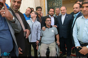 ادای احترام وزیر ورزش و جوانان و جمعی از ورزشکاران به مقام شامخ حضرت امام(س)  