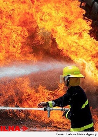 روز تلخ برای آتش‌نشانان کشور  شهادت مامور آتش‌نشانی بر اثر برق گرفتی