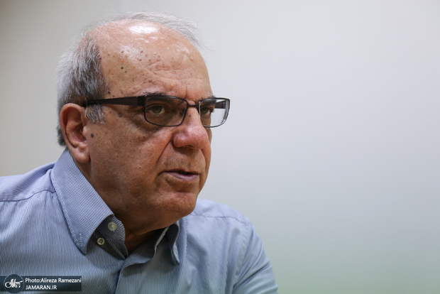 عباس عبدی: ایران کشور منحصربه‌فردی است، اما داریم آب می‌رویم