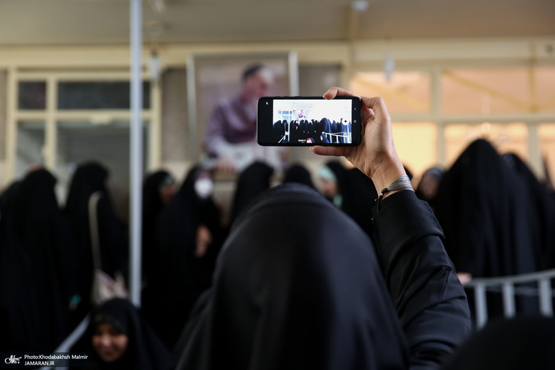 بازدید جمعی از دانش آموزان از بیت امام خمینی (س) در جماران 1