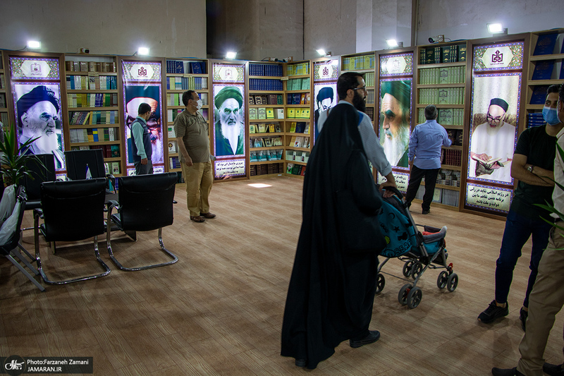 غرفه موسسه عروج چاپ در سی‌ و سومین نمایشگاه بین‌المللی کتاب تهران 