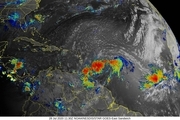  تصویر ماهواره‌ای از رعد و برق درون طوفان 