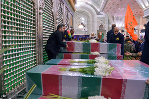 تشییع پیکر مطهر 18 شهید گمنام دفاع مقدس در حرم امام خمینی