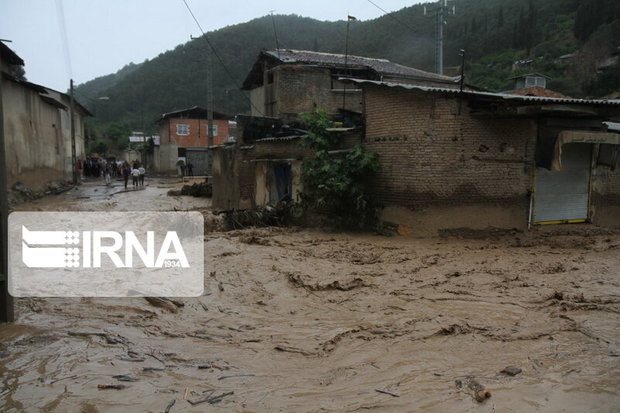 استاندار مازندران بر پرداخت سریع‌تر کمک‌های بلاعوض به سیل‌زدگان تاکید کرد