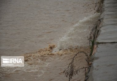 سیلاب یک هزارو ۵۰۰ متر از جاده خرم‌آباد - پلدختر فرا گرفته است