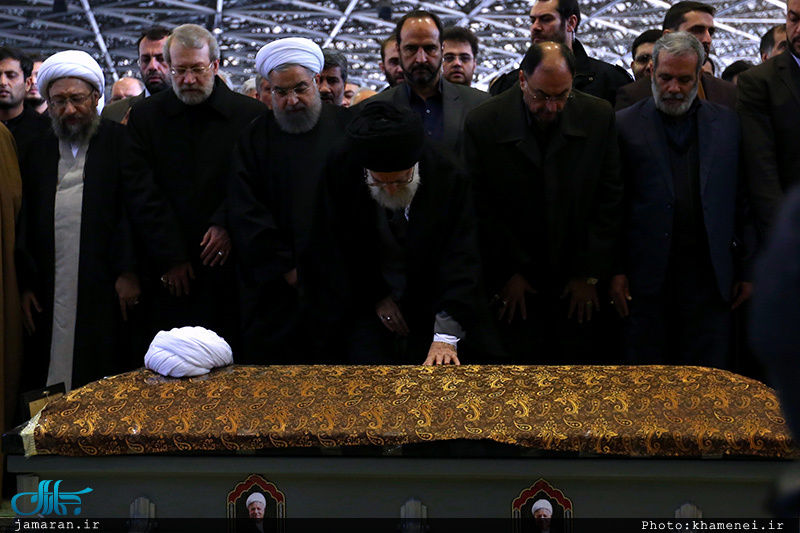 اقامه نماز رهبر معظم انقلاب بر پیکر حجت‌الاسلام والمسلمین هاشمی رفسنجانی