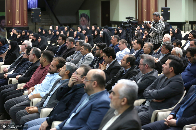 دیدار مدیران و کارکنان نهاد کتابخانه‌های عمومی کشور با سید حسن خمینی