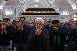 مراسم عزاداری ظهر عاشورا در حرم مطهر امام خمینی (س)