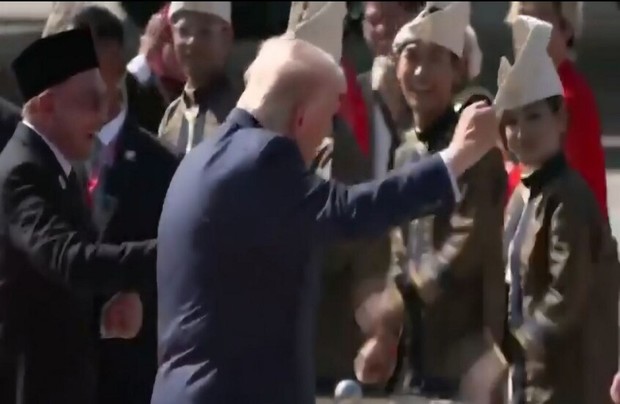 سفر ترامپ به مالزی؛ از رقص در فرودگاه تا اعتراضات علیه او 