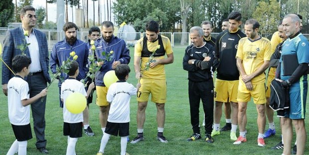 نونهالان سپاهان در تمرین بزرگسالان+عکس
