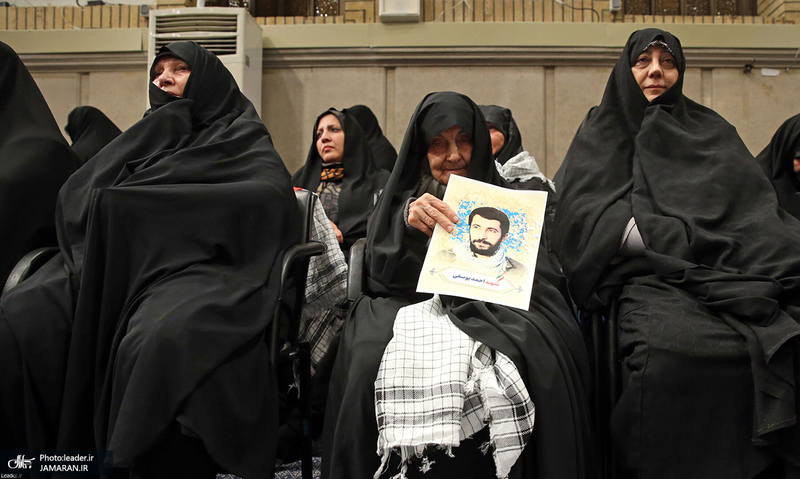 دیدار پیشکسوتان و فعالان دفاع مقدس و مقاومت با رهبر انقلاب