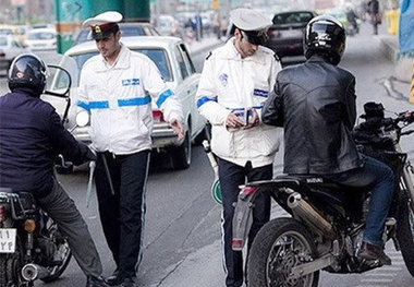 استفاده از کلاه ایمنی 80 درصد مرگ موتورسواران را کاهش می دهد