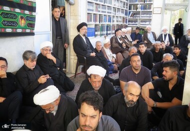 مراسم عزاداری ظهر عاشورا در دفتر آیت‌الله العظمی صانعی(ره)