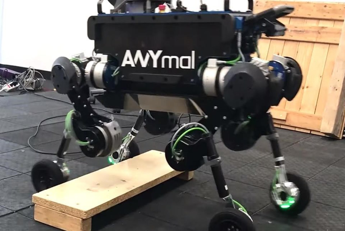 ربات خودران با قابلیت حرکت روی سطوح ناهموار + ویدیو