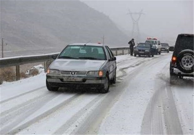 تردد در جاده های لرستان با زنجیر چرخ امکان پذیر است