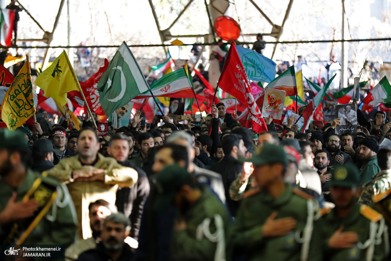 اقامه نماز رهبر معظم انقلاب بر پیکر سپهبد شهید حاج قاسم سلیمانی و شهیدان مقاومت