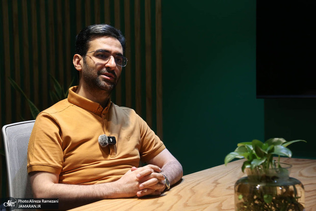 کنایه آذری جهرمی به آنهایی که «سیم کارت سفید» دارند: تک خوری نکنید، هات اسپات کنید که به خیر نزدیکتر است!