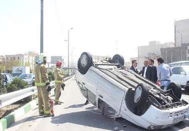 واژگونی خودرو پراید در بزرگراه شهید باکری تهران یک مصدوم برجا گذاشت