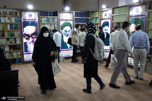 غرفه موسسه عروج چاپ در سی‌ و سومین نمایشگاه بین‌المللی کتاب تهران 