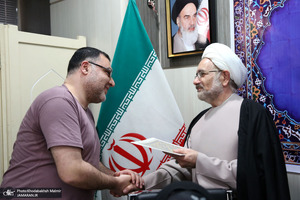 نشست صمیمانه اعضا هیات علمی پژوهشکده امام خمینی و انقلاب اسلامی با تولیت  معزز به مناسبت روز معلم