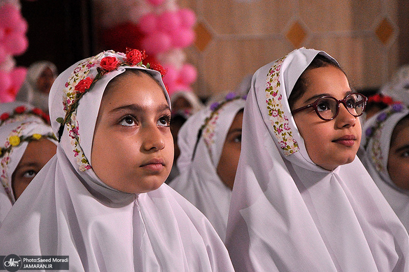 جشن عبادت جمعی از دانش آموزان منطقه 19 شهر تهران در جوار حرم امام خمینی(س)