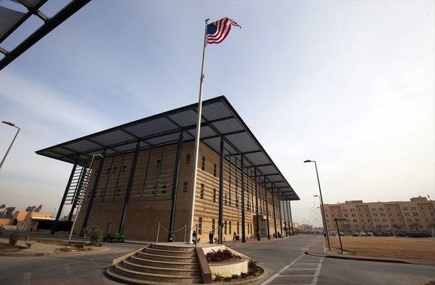 فرود سه راکت به داخل سفارت آمریکا در بغداد/ نخست وزیر عراق: چنین اقدامات خارج از قانون را رد و محکوم می‌کنیم
